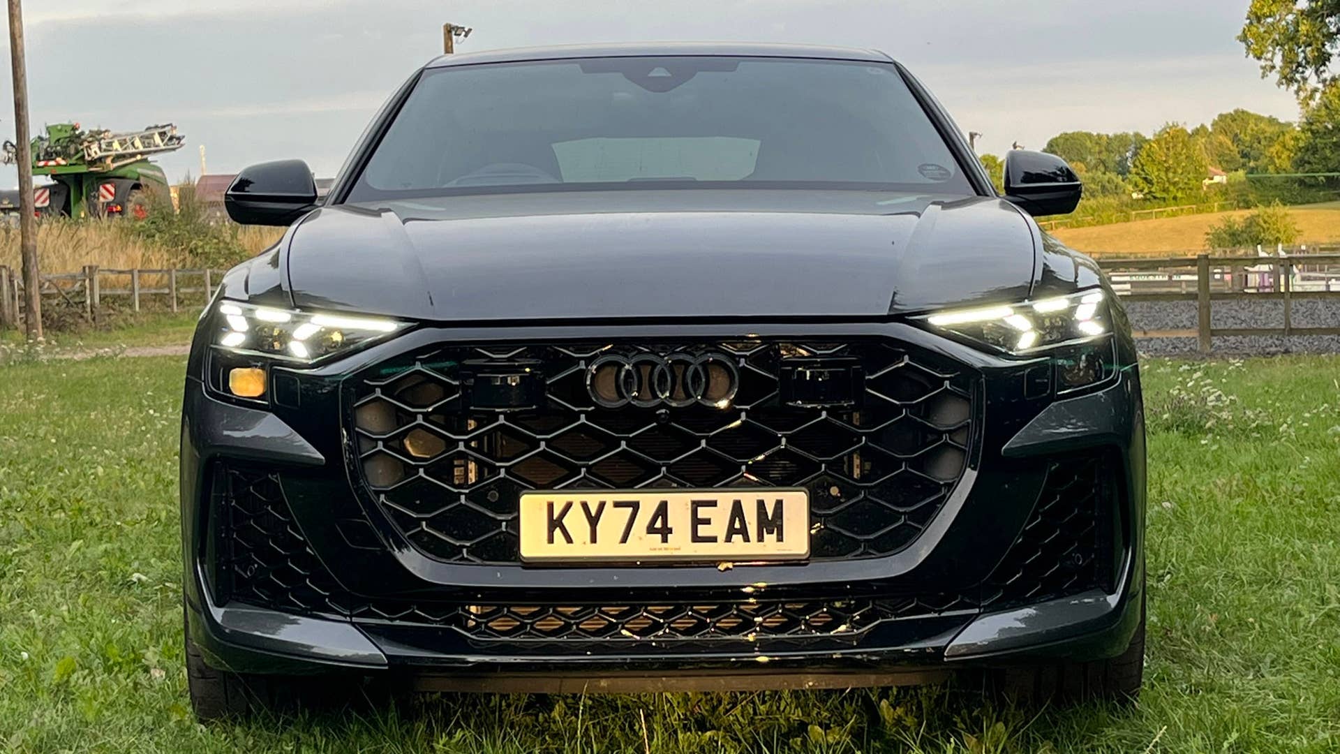2025_audi_rsq8_front1.jpg