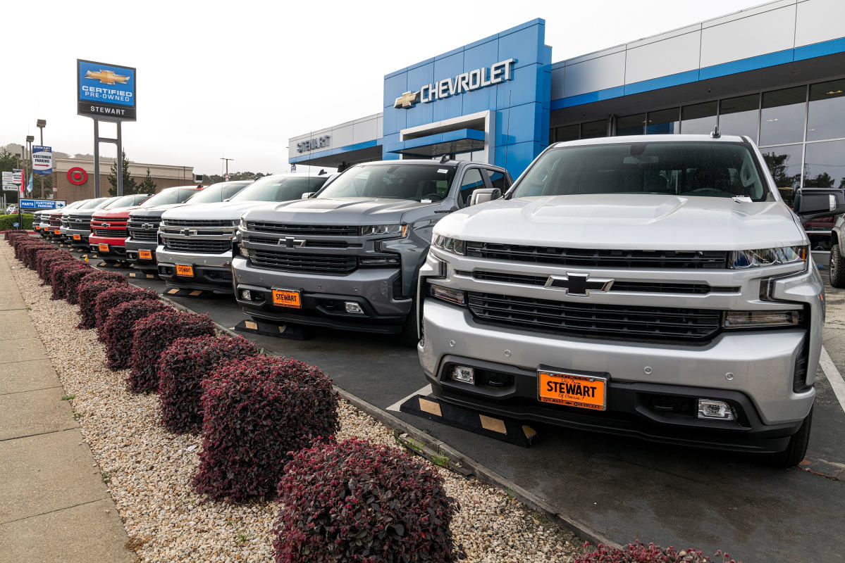 general motors vehicles at a car dealership ahead of earnings figures