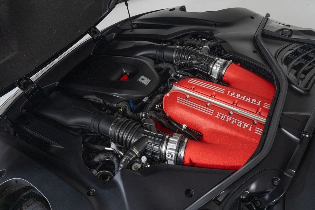 2025-ferrari-12cilindri-699900-322173815.jpg