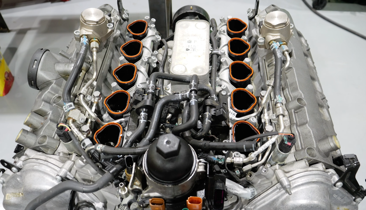 2018-lamborghini-huracan-performante-v10-engine-teardown---at-15158pm.png