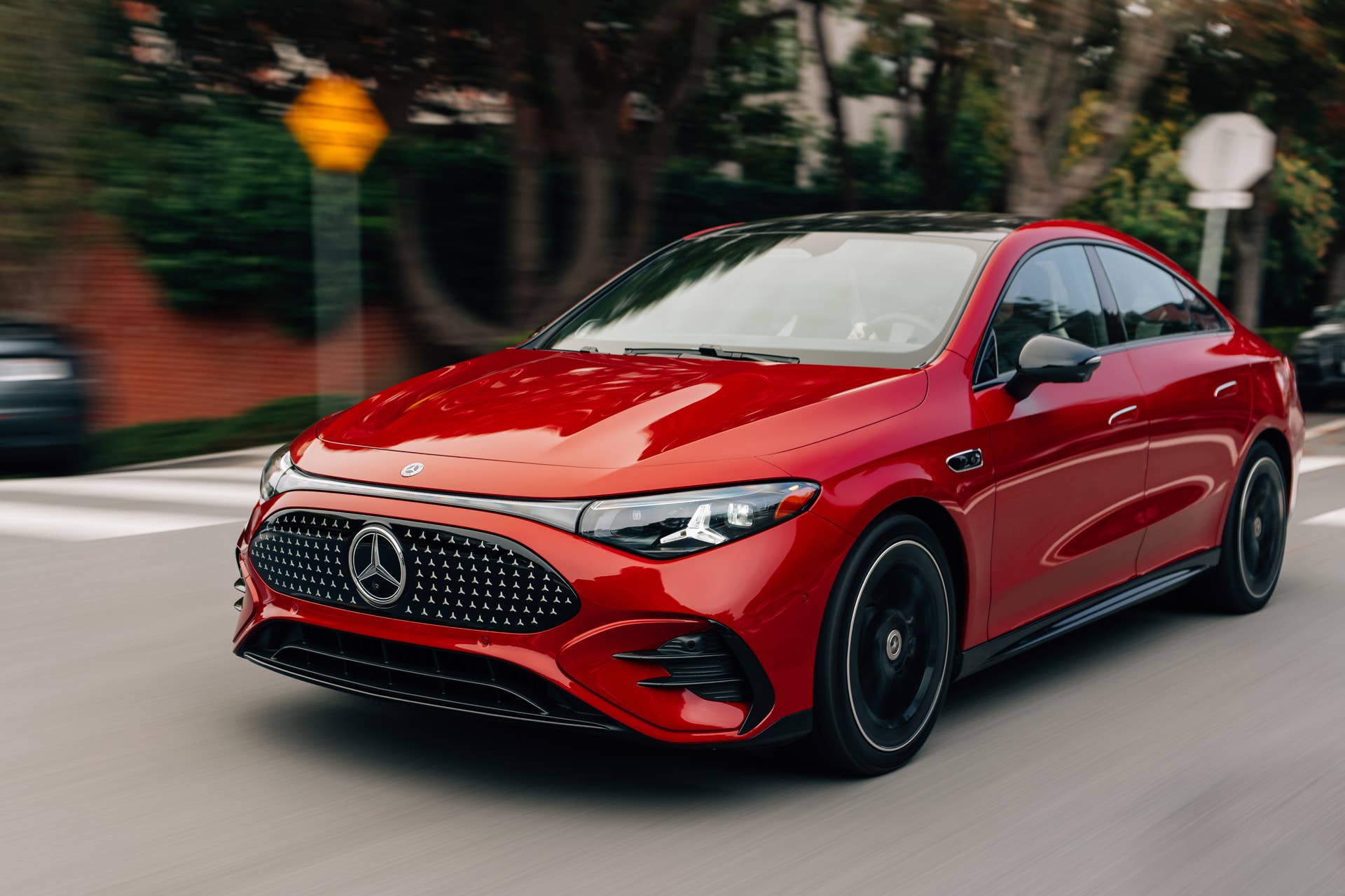 fahrveranstaltung-mercedes-benz-cla-mit-eq-technologie-in-san-fr.jpg