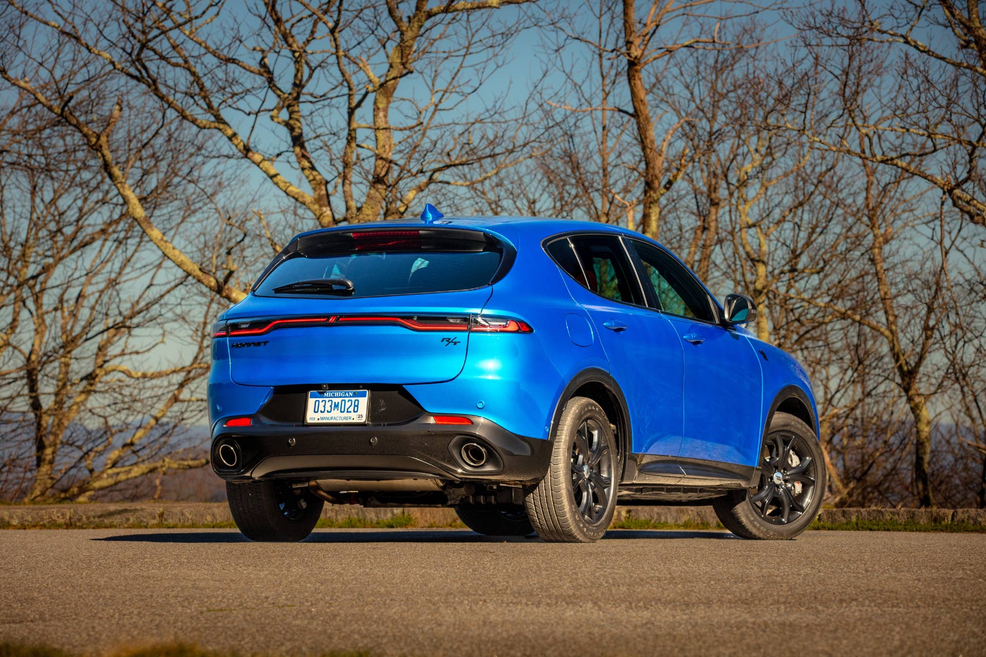 the-dodge-hornet-features-a-vehicle-width-taillamp-with-a-center.jpg