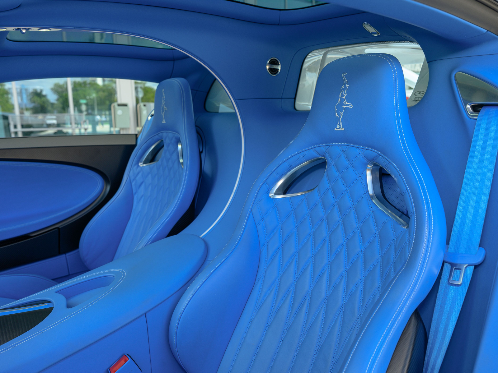 2024-bugatti-chiron-super-sport-elephant-blanc.png