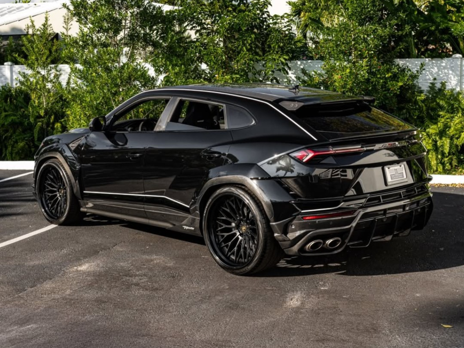 2023-lamborghini-urus-performante-essenza-scv12-edition.png