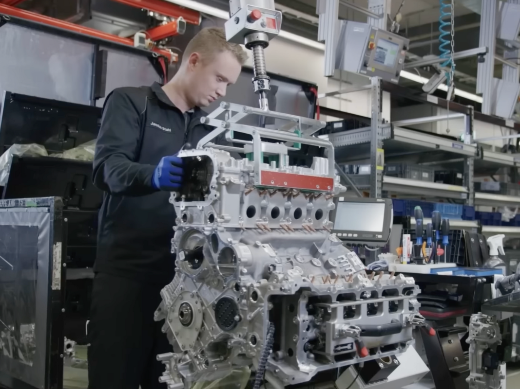 mercedes-amg-v8-assembly.png