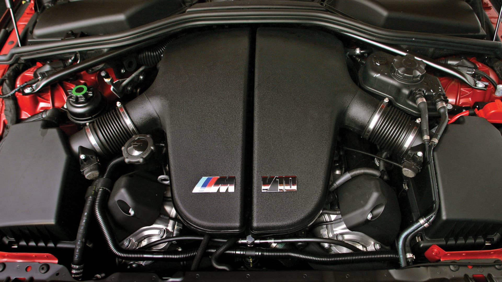 2005-bmw-m6-engine-bay.jpg