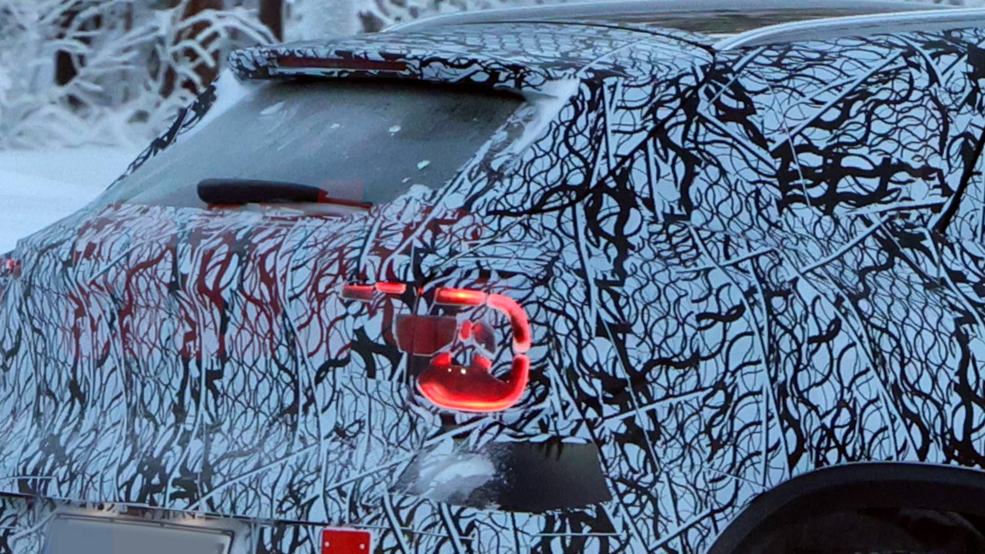 2027-mercedes-benz-gla-spy-shot.jpg