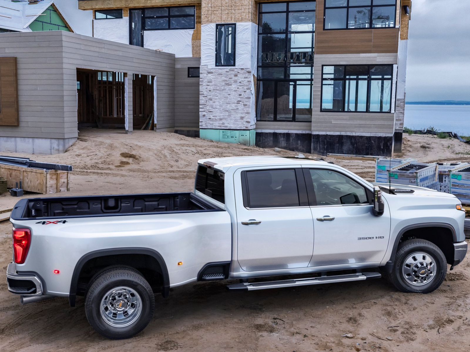 2024-chevrolet-silverado-hd-3.png