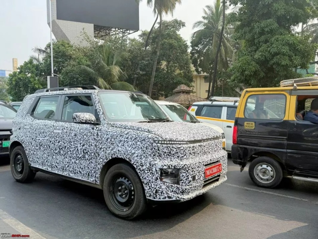hyundai-small-ev-he1-spied-in-india-1.jpg