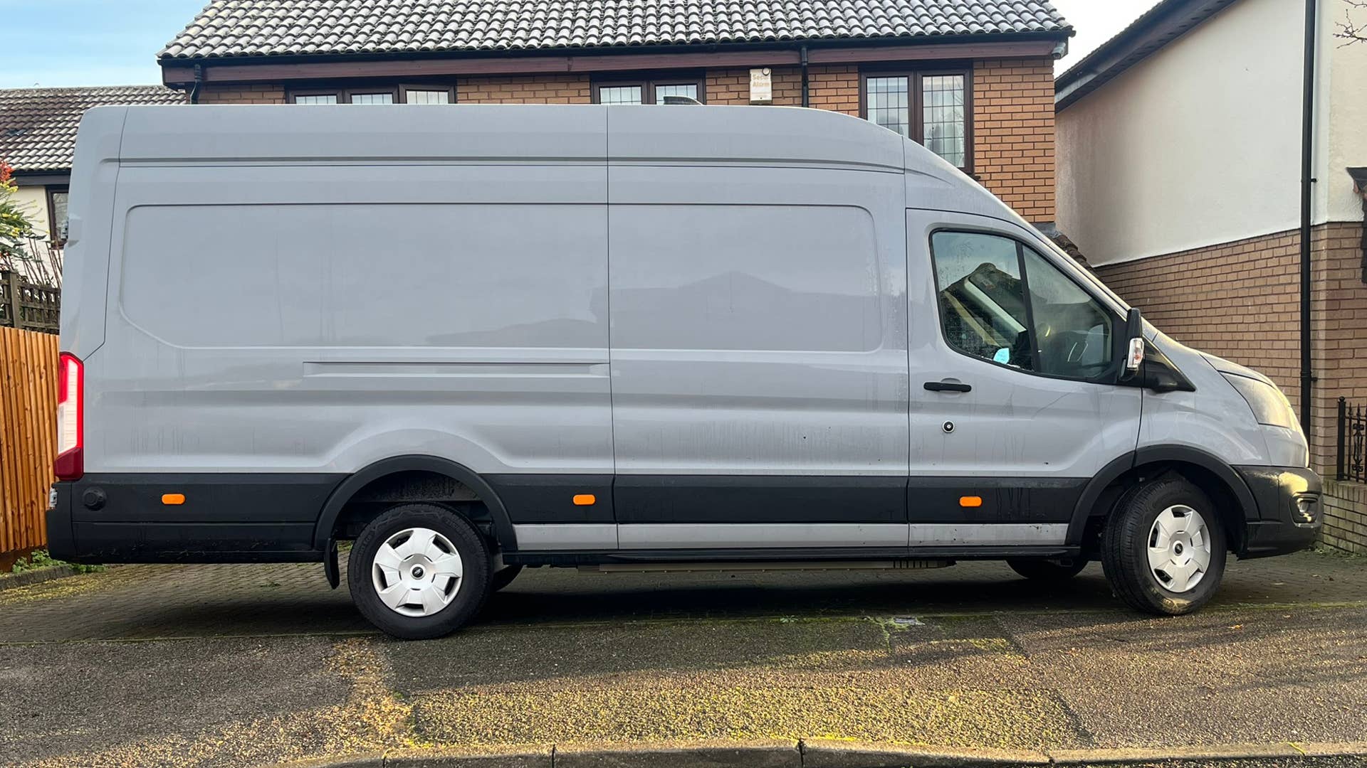 2026_ford_etransit_side_profile_closed.jpg