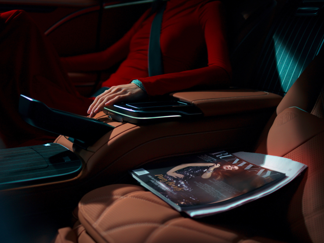 2027-mercedes-maybach-s-class-in-the-devil-wears-prada-2-3.png