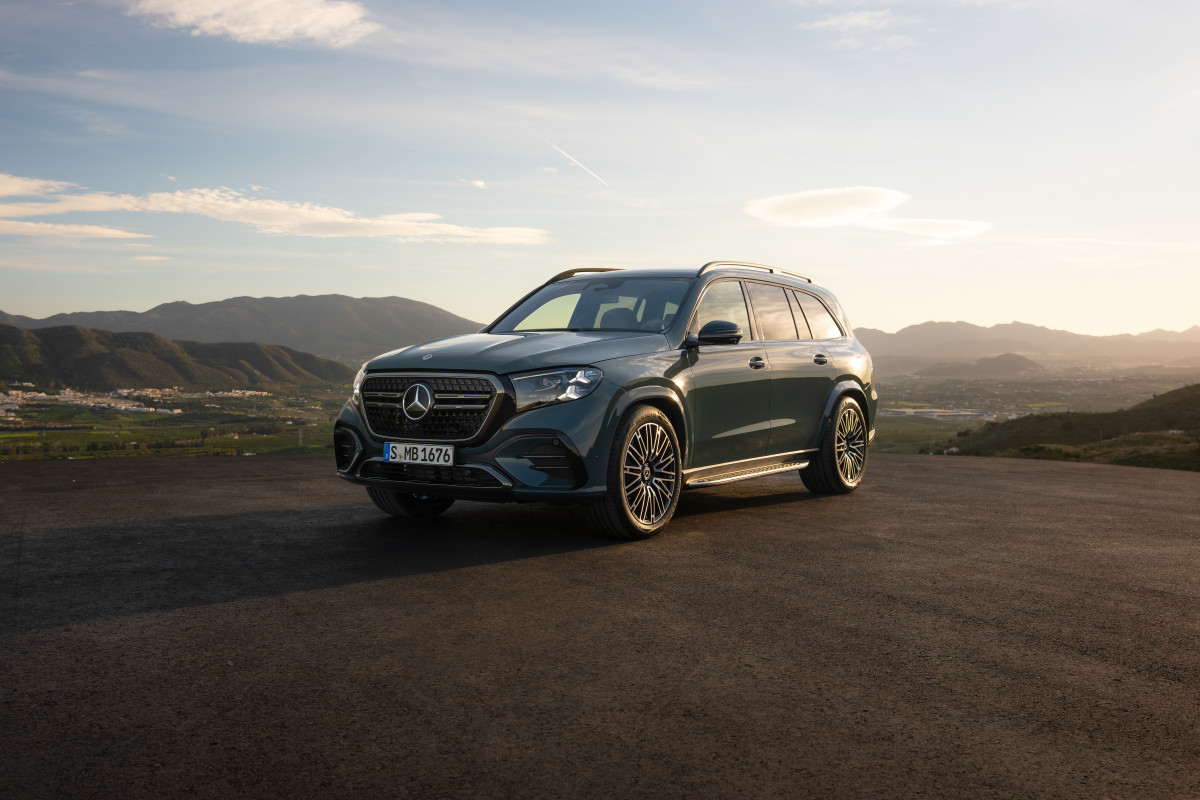weltpremiere--der-neue-mercedes-benz-gls-die-s-klasse-unter-den-suvs-definiert-komfort-neuworld-premiere--the-new-mercedes-benz-gls-the-s-class-of-suvs-redefines-comfort.jpg