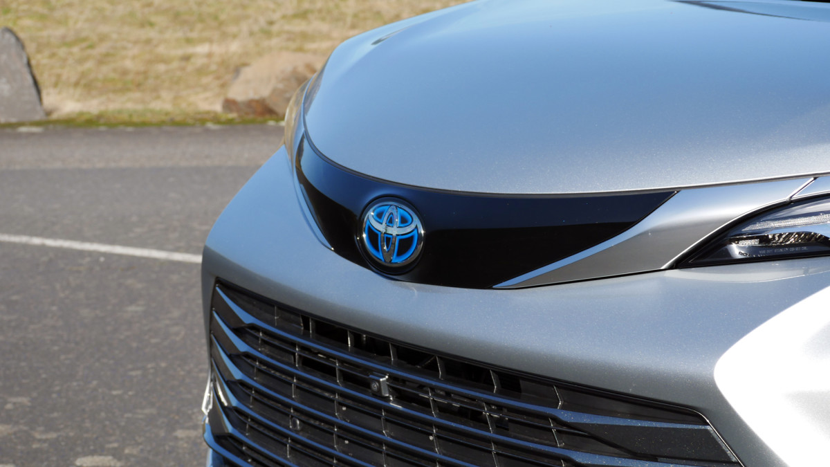 Toyota’s Bet on Hybrids Is Winning in the U.S.