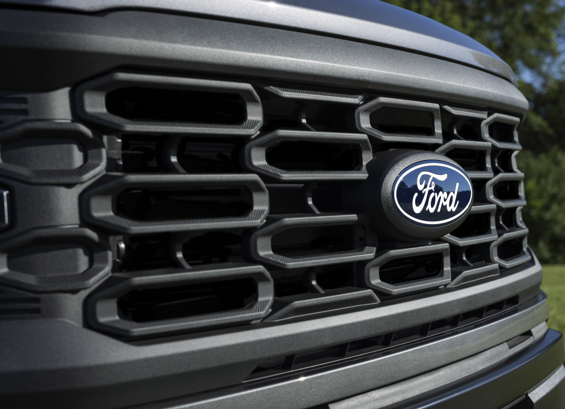 Trump says Japan to import huge Ford F-150 trucks