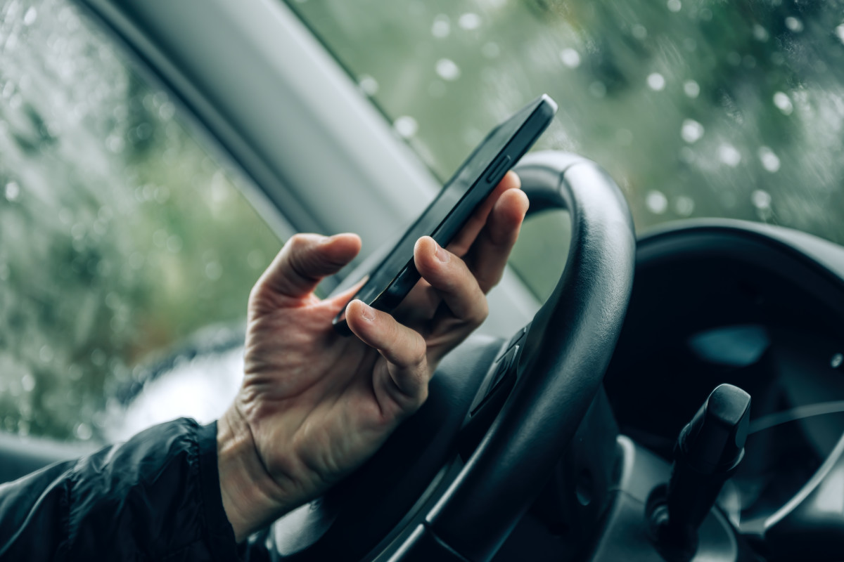 Shocking Number of States Still Don’t Have a Hands-Free Driving Law