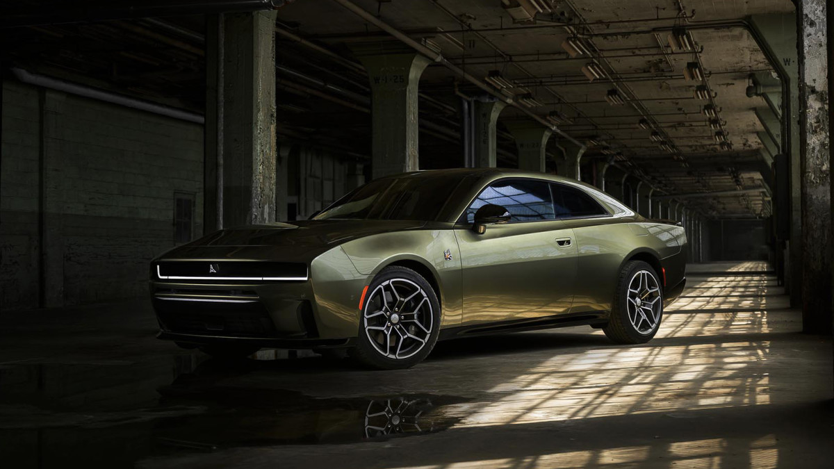 Dodge’s New SIXPACK-Powered Charger Promises Old-School Muscle Vibes