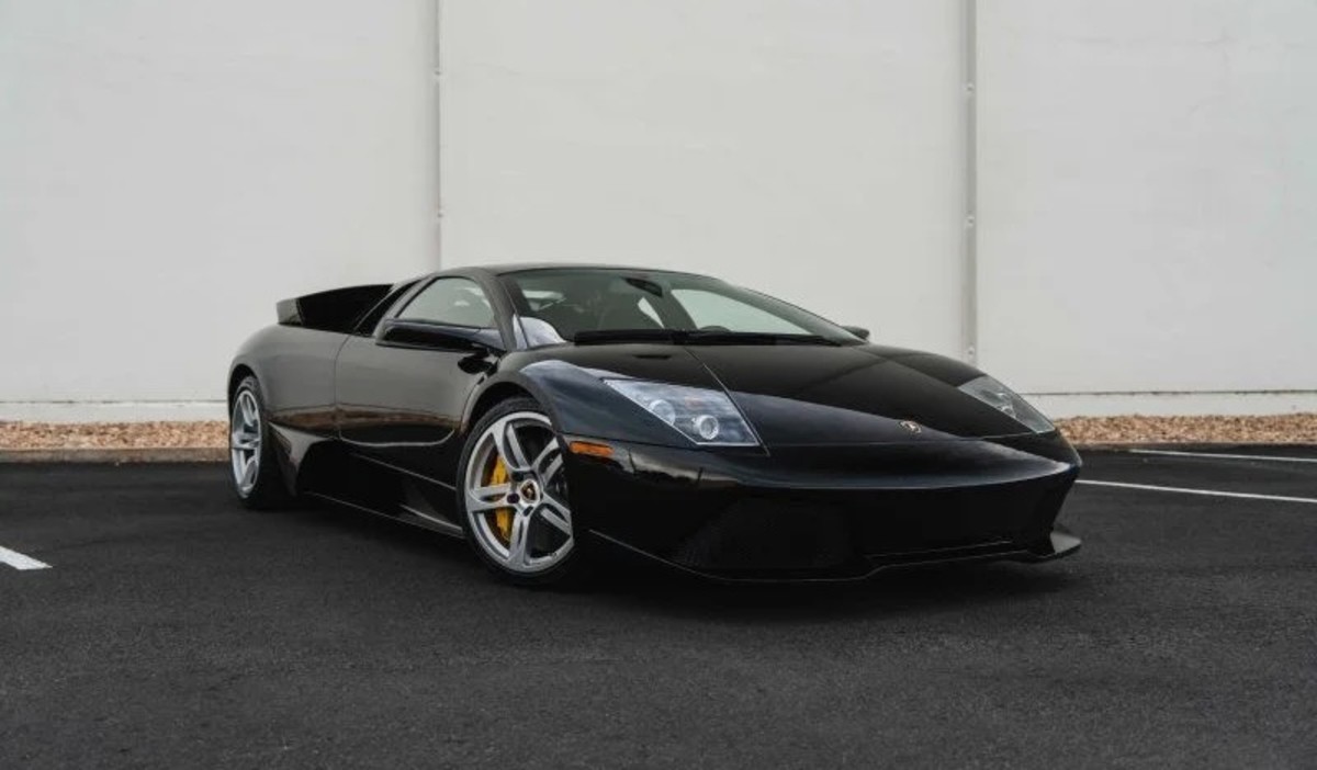 Manual Lamborghini Murciélago With 8,310 Miles Hits the Market