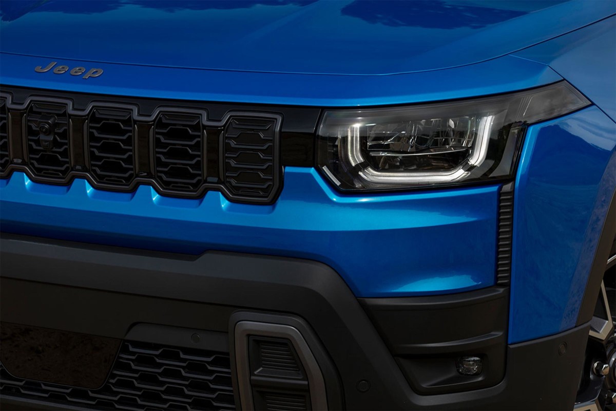 Jeep Cherokee Comeback Puts Hybrid Rivals on Notice