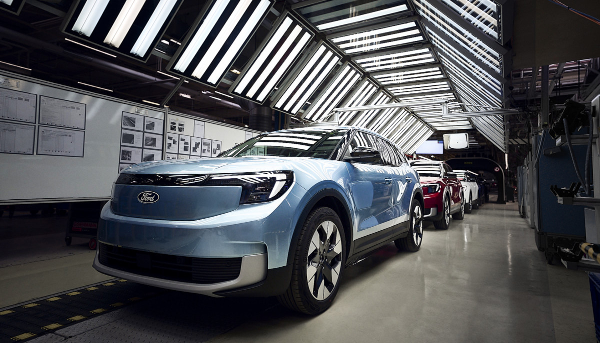 Trump Ends EV Tax Credit—Ford and GM Step In With $7,500 Incentives
