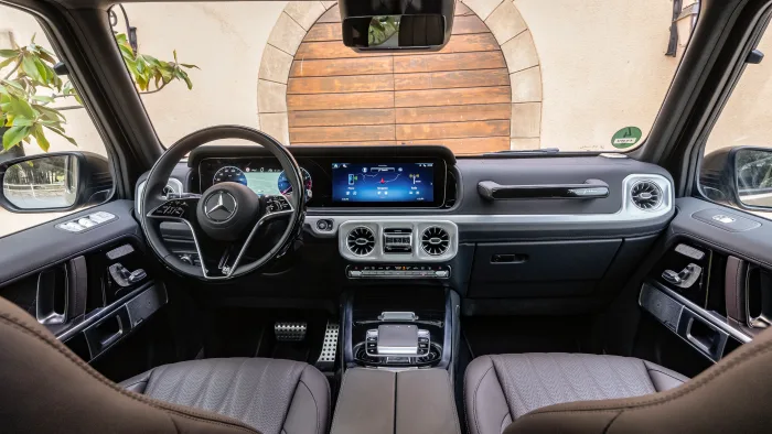 2025 Mercedes-Benz G-Class:為經典注入現代科技化 2025 Mercedes-Benz G550 Interior