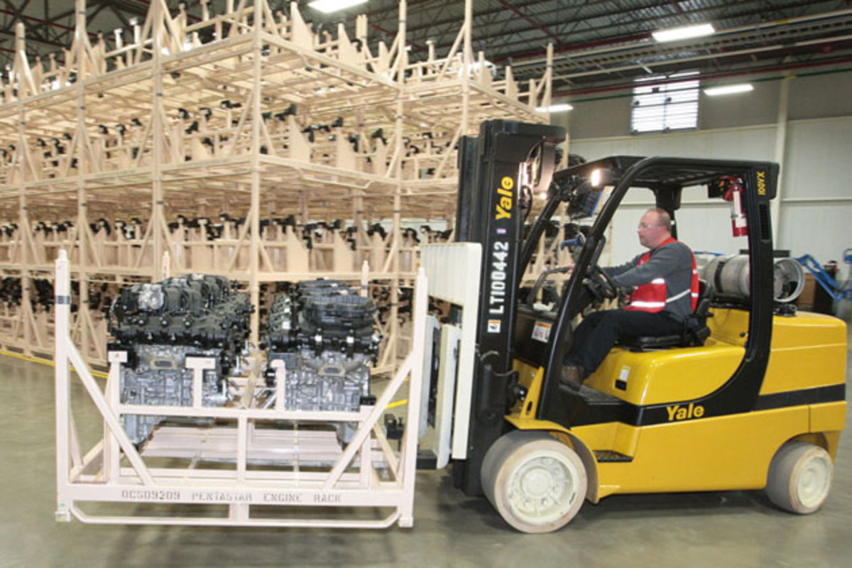 Chrysler kicks off production of Pentastar V6 engine, touts fuel