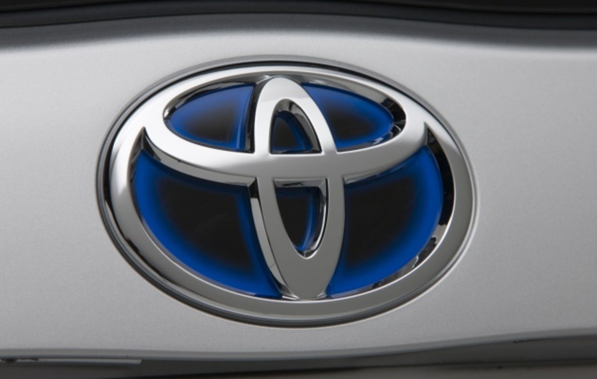 Toyota plans to trim trucks, focus on hybrids, improve quality