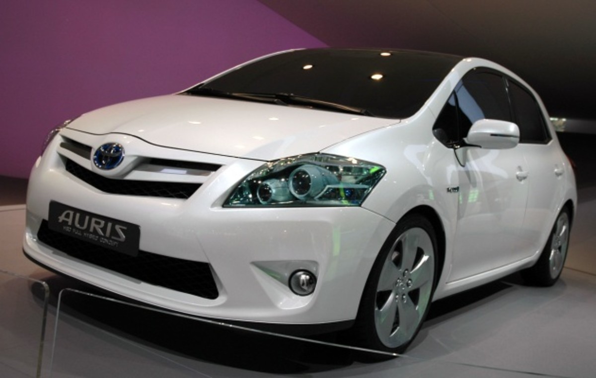 Geneva preview: Toyota Auris will be company's first Euro-built hybrid ...