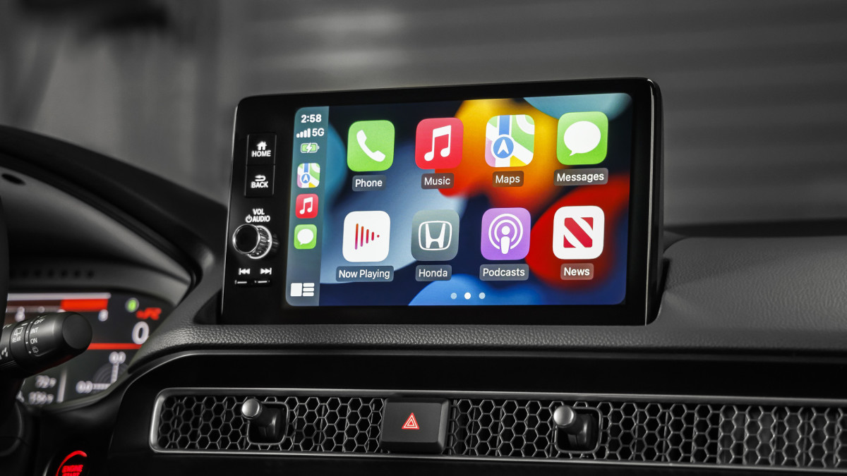 What is Apple CarPlay and what does it do Autoblog