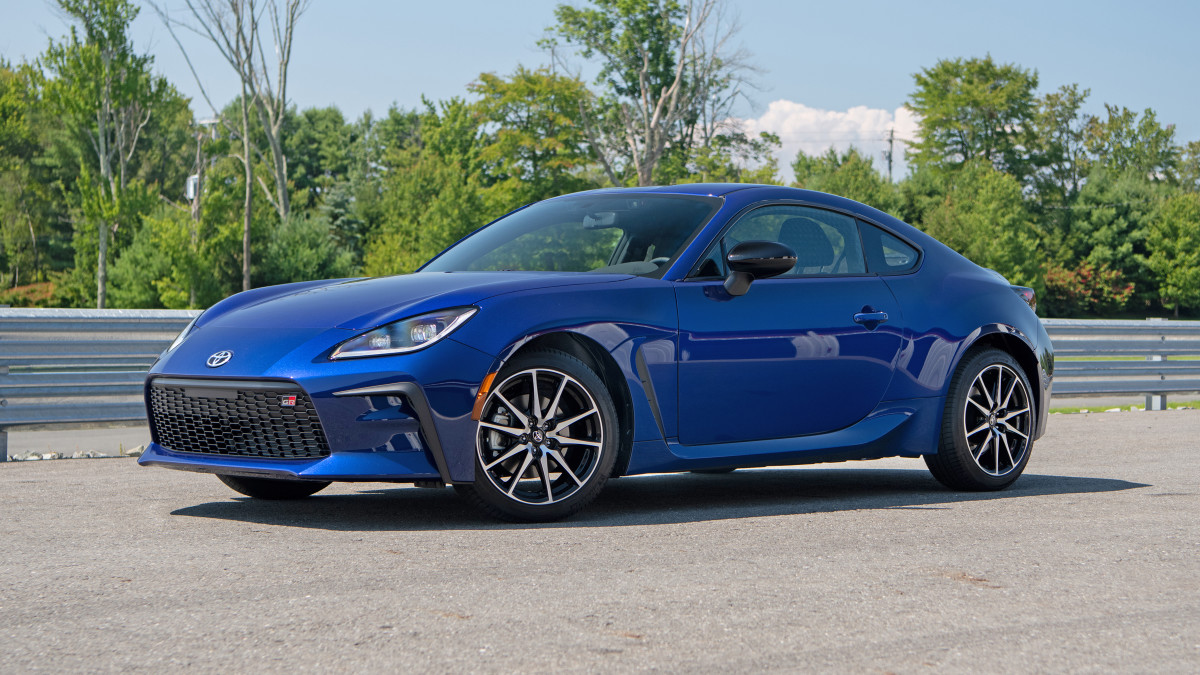 Speed Demons Unleashed: The Allure of Sports Cars
