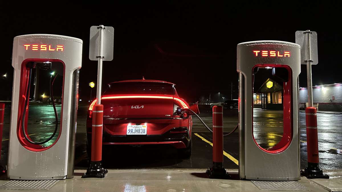 We charged a non Tesla at a Supercharger. Here s how it went Autoblog