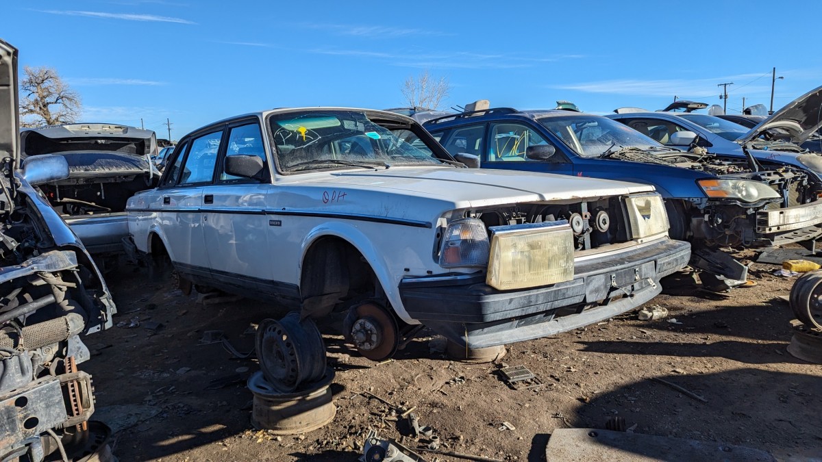 Junkyard Gem 1993 Volvo 240 Autoblog