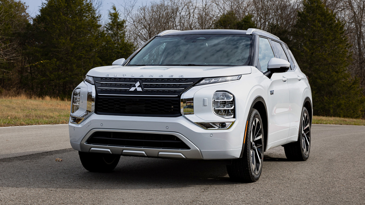 2023 Mitsubishi Outlander PHEV First Drive Review: Slightly rough diamond -  Autoblog: Car News, Reviews and Buying Guides