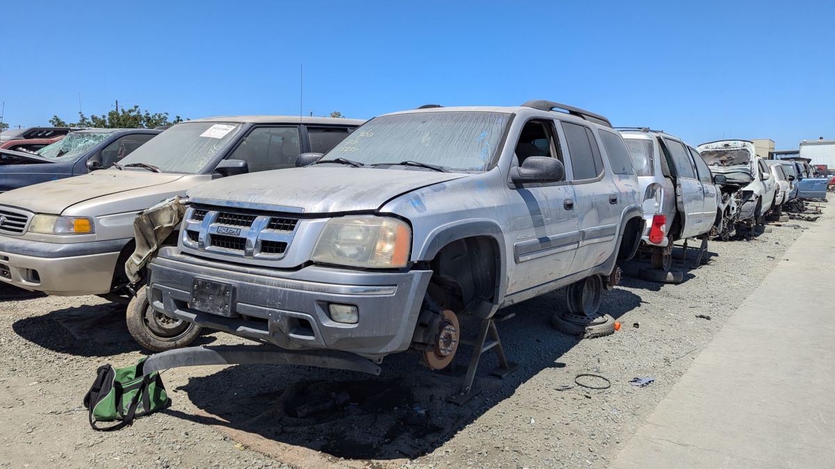 Junkyard Gem 2006 Isuzu Ascender Autoblog Car News, Reviews and