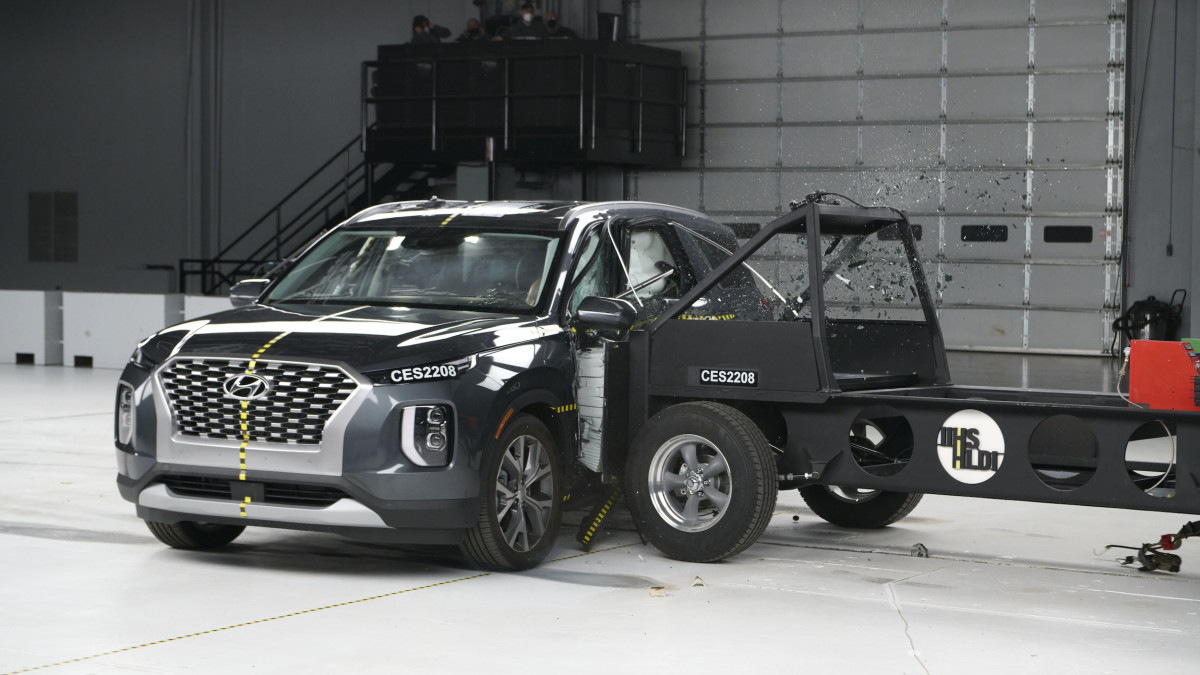 10 of 18 midsize SUVs earn 'good' IIHS side impact safety rating Autoblog