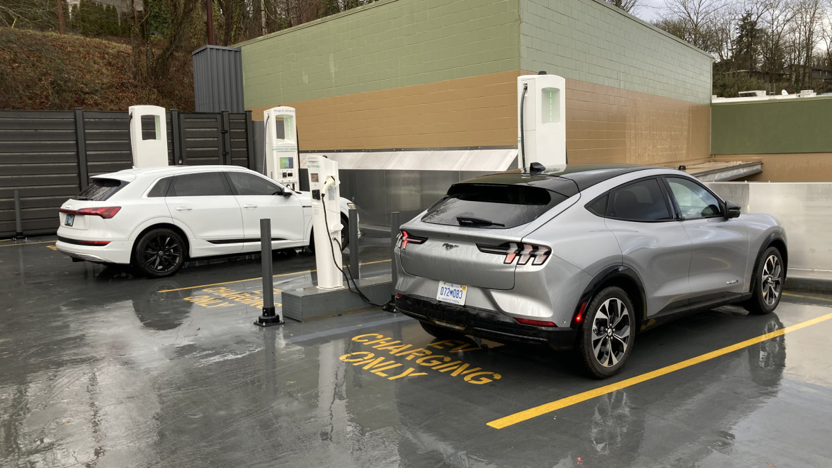 What do Level 1, Level 2 and DC fast charging (Level 3) mean