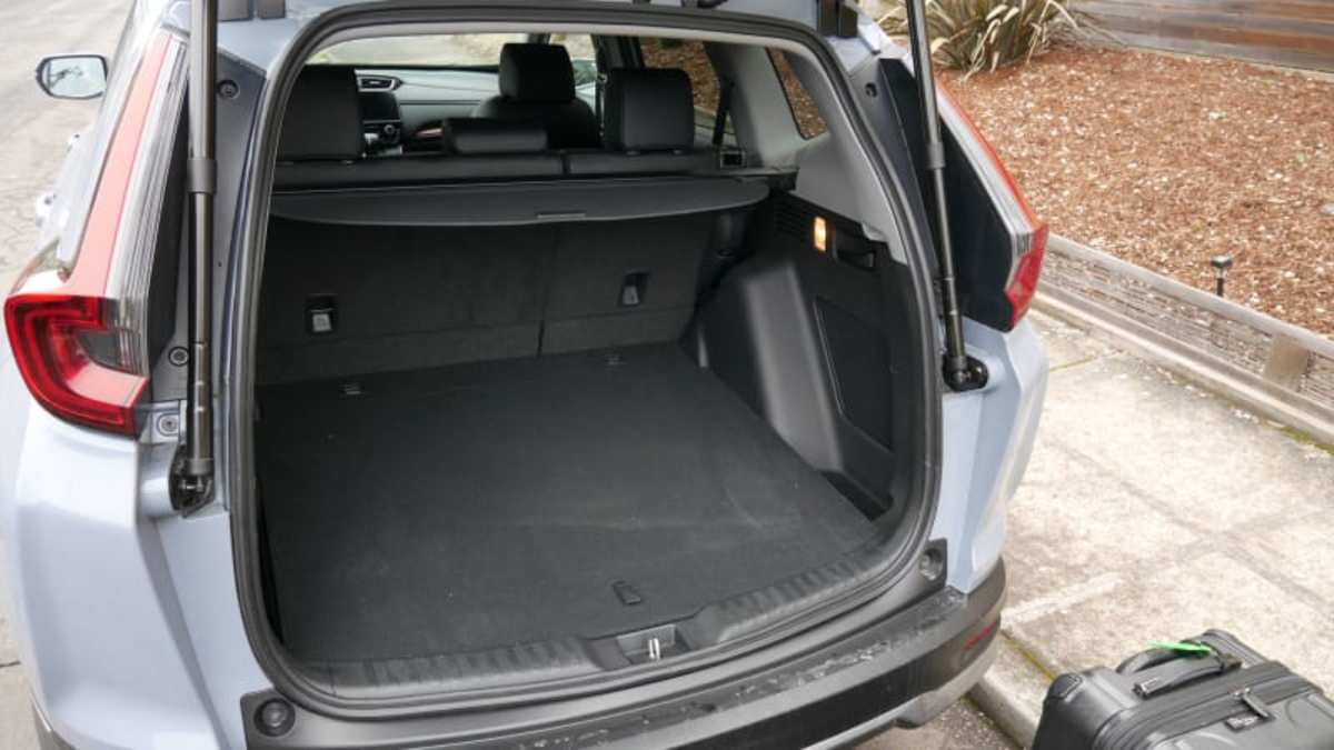 Honda CR-V vs Toyota RAV4 Luggage Test | Cargo space comparison - Autoblog