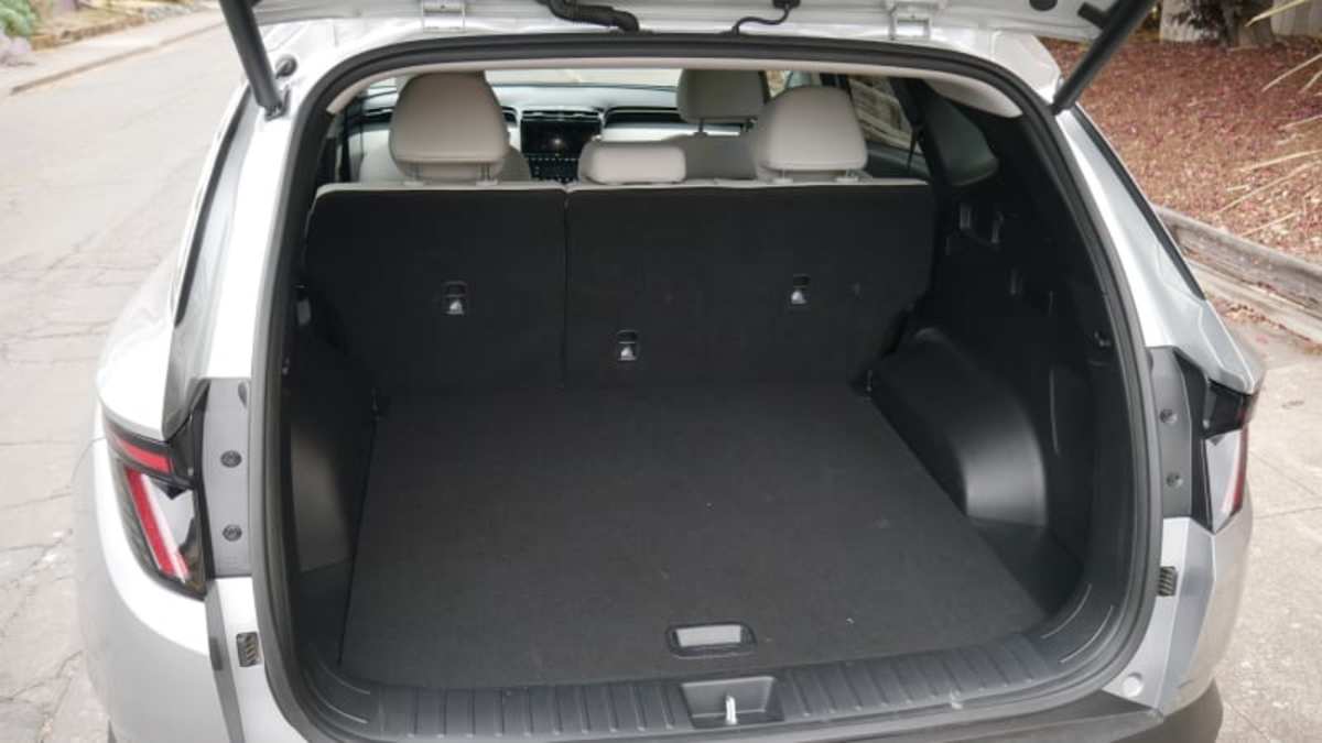 2022 Hyundai Tucson Luggage Test | How much cargo space? - Autoblog