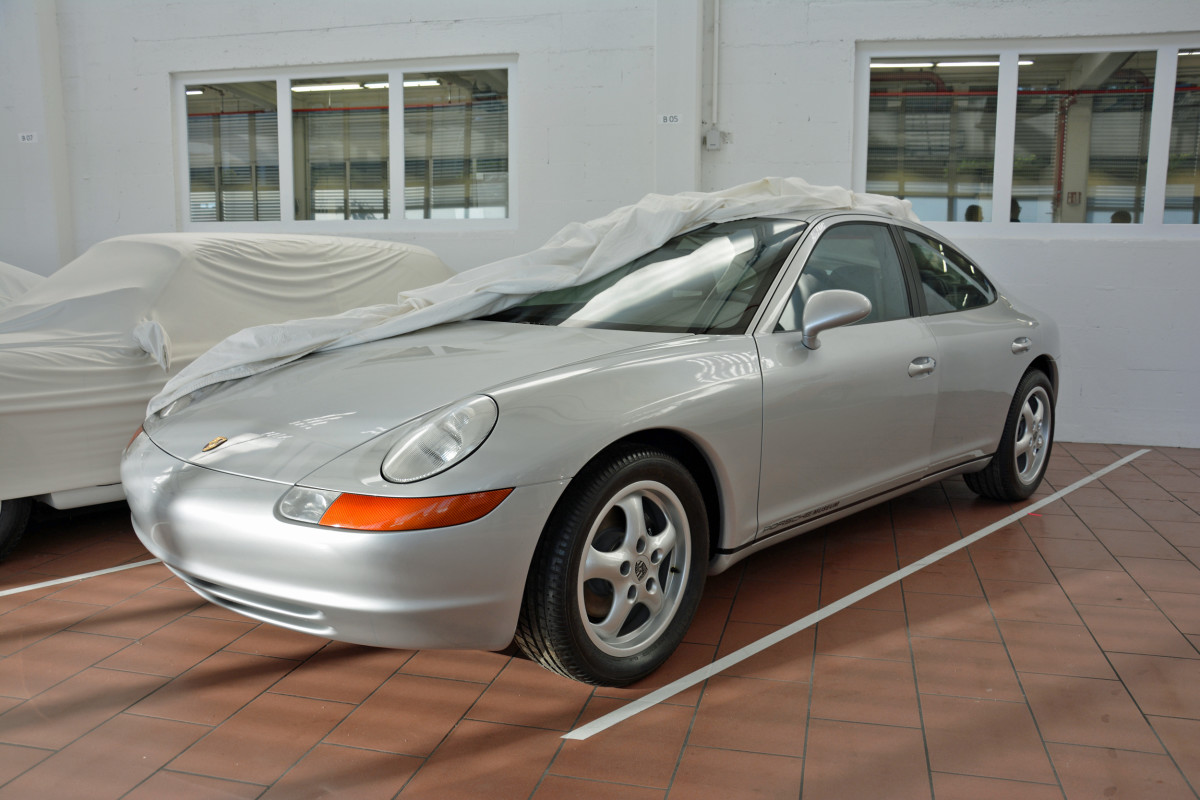 The 989 prototype illustrates how Porsche envisioned a 911-like sedan ...