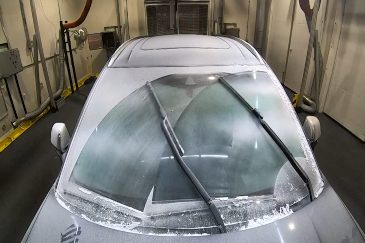 The Lincoln Aviator's heated wipers defrost your windshield fast