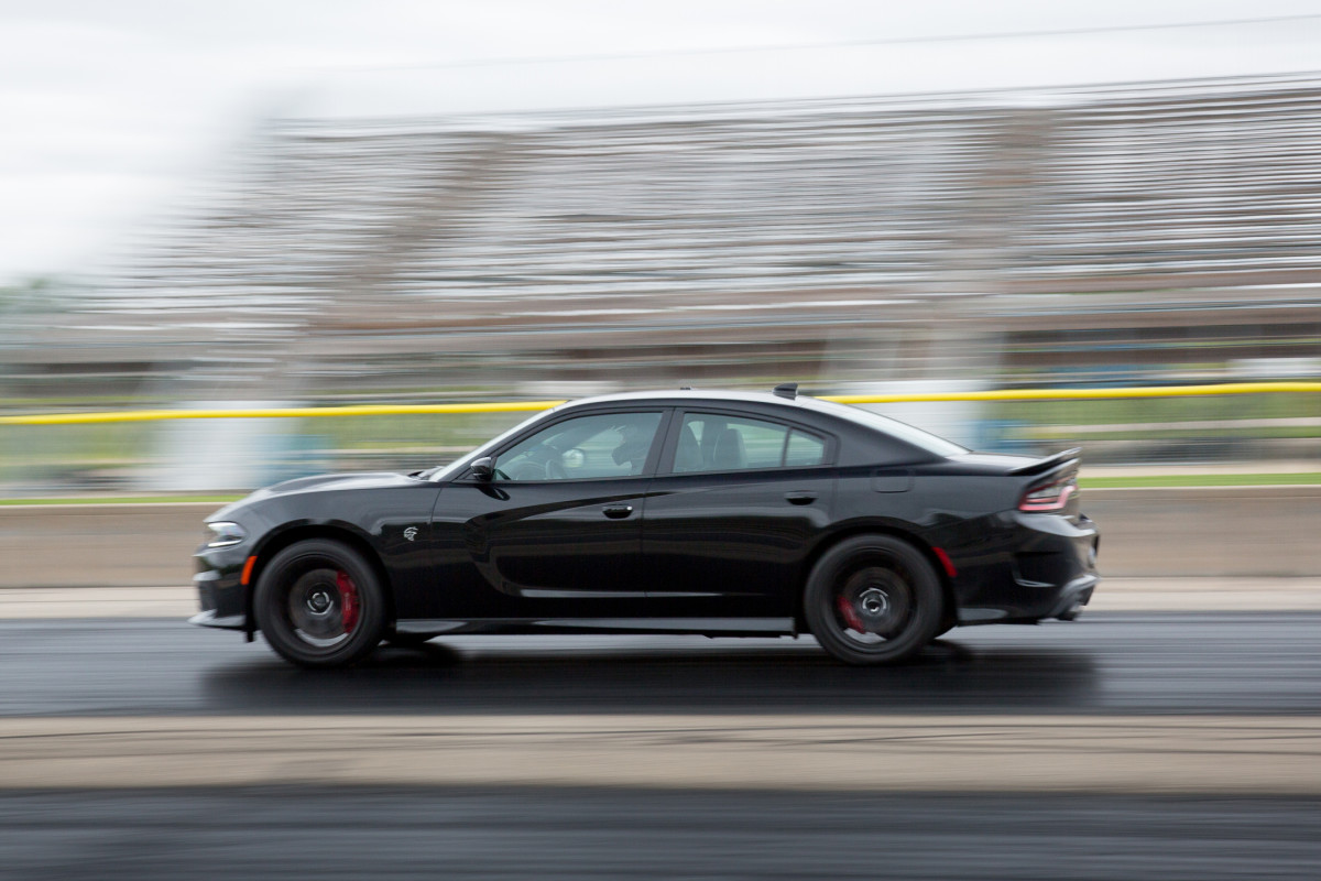 Cars.com runs 11-second quarter with Dodge Charger Hellcat - Autoblog