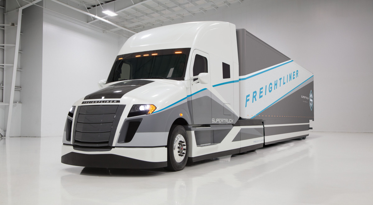 New Daimler Supertruck boasts incredible 115 mpg improvement