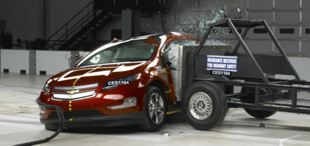 Chevy Volt battery fix may cost 1,000, will hang on to top IIHS rating