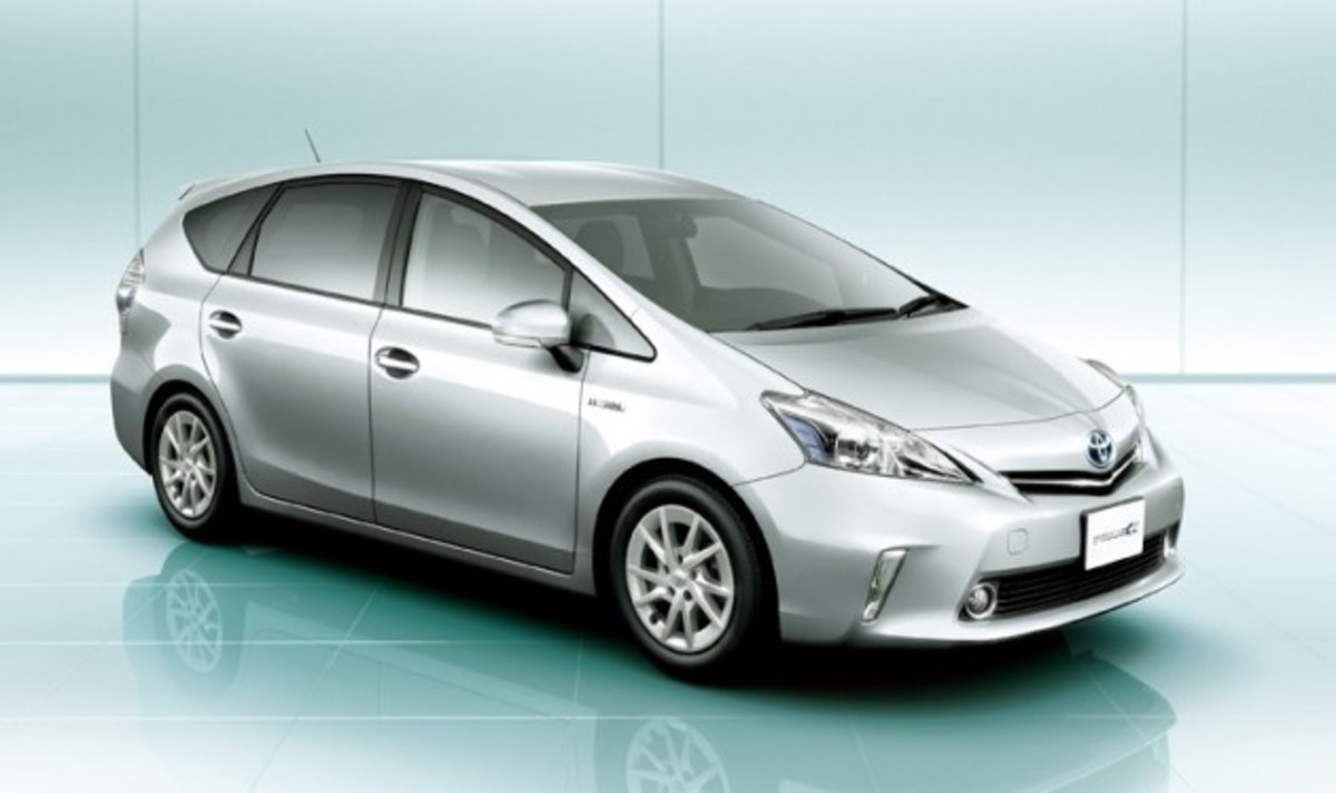 Toyota Prius Alpha launches in Japan; delivery delays expected - Autoblog
