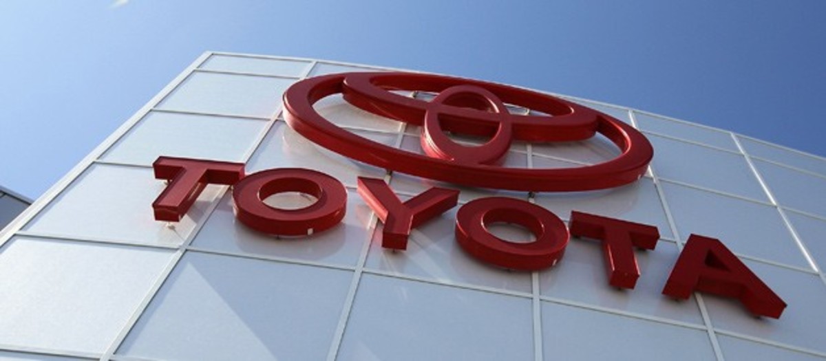 Toyota sales rebound to reclaim spot as world's largest automaker