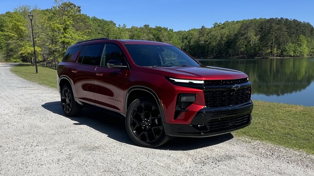 Chevrolet Traverse restores the High Country trim, drops LS