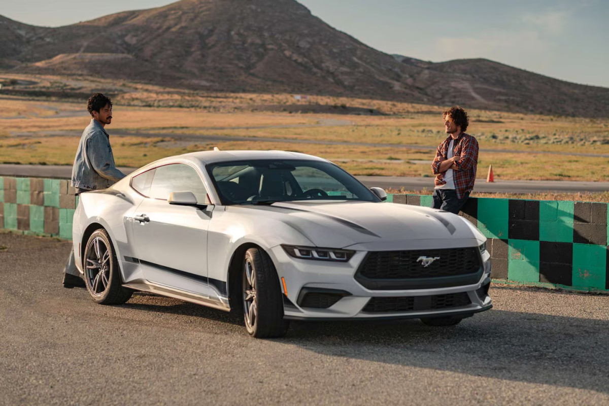 Is the 2025 Ford Mustang EcoBoost Fastback worth 31,920? Autoblog