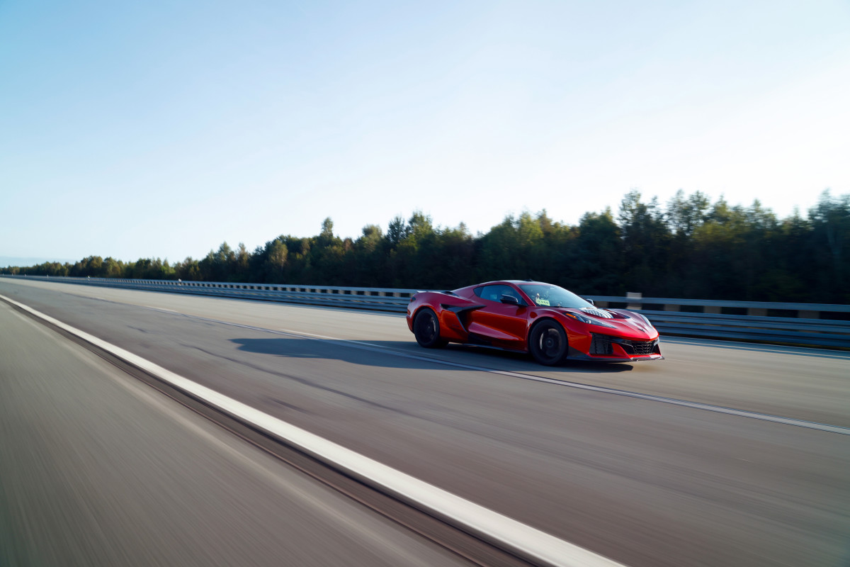2025 Corvette ZR1 sets new speed record at 233 mph with 1,064 hp