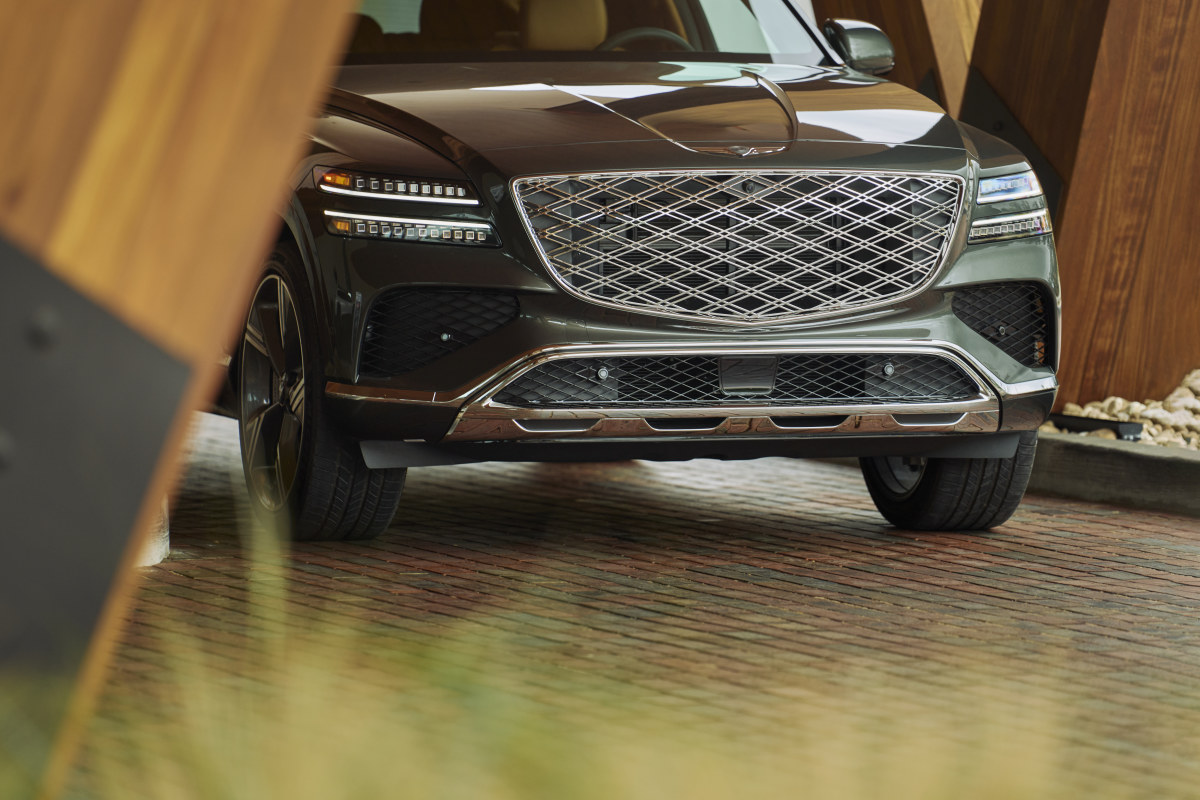 2025 Genesis GV80 vs. Volvo XC60 Outstanding alternatives for luxury