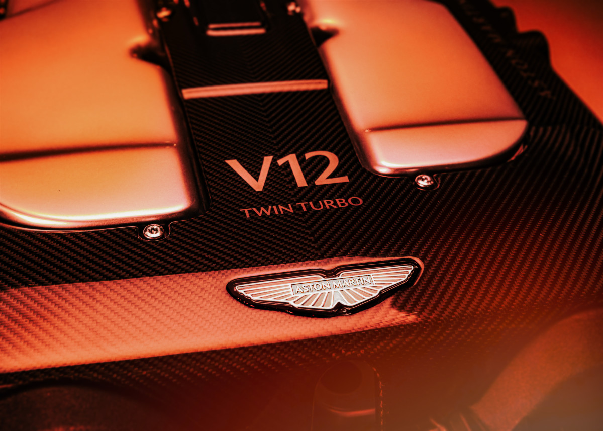 Aston Martin CEO는 v12를 살리기위한 대담한 계획을 가지고 있습니다.