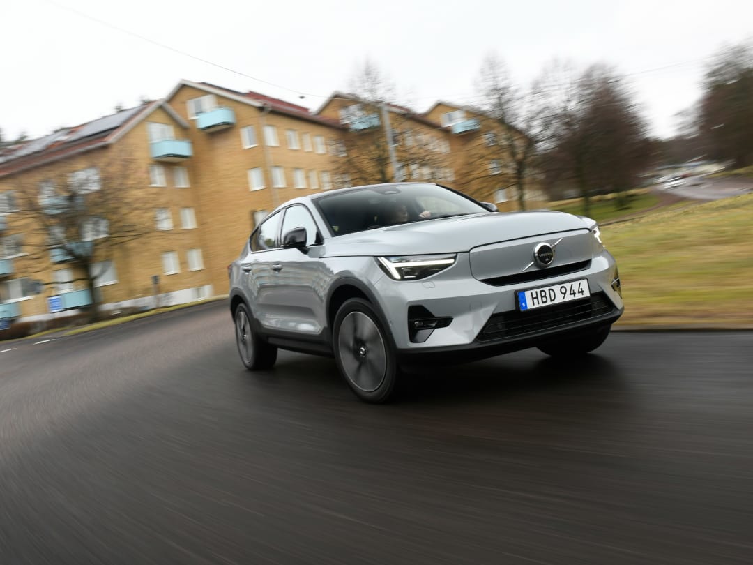 Volvo 413,000 гаруй машиныг арын камерын асуудлаас болж буцаан татаж байна